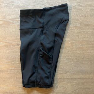 Athleta Salutation Stash High Rise 7” short